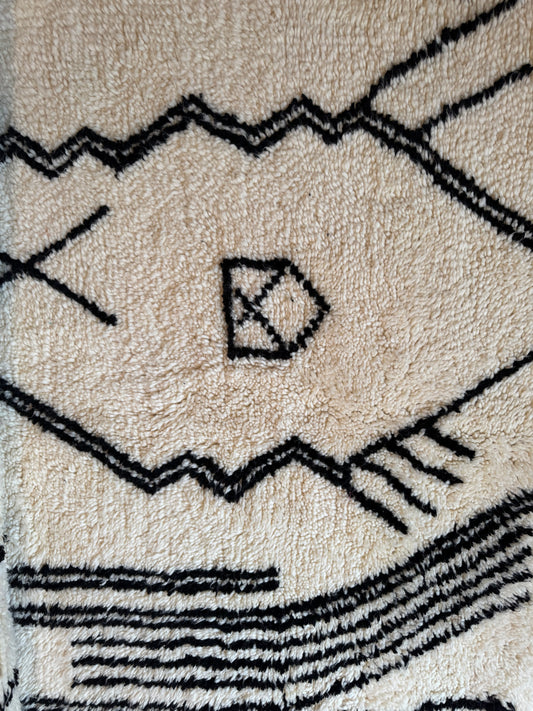Beni Ourain Wool Rug – Tribal Symbols in Monochrome 250 x 150 cm