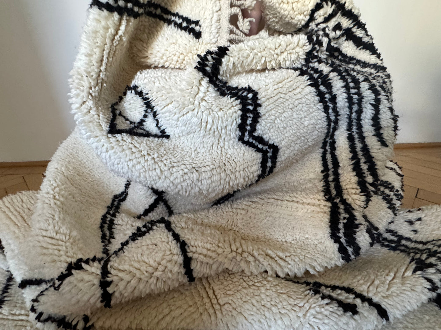Beni Ourain Wool Rug – Tribal Symbols in Monochrome 250 x 150 cm