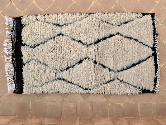 Minimalist Diamond Wool Accent Rug 95x55 cm