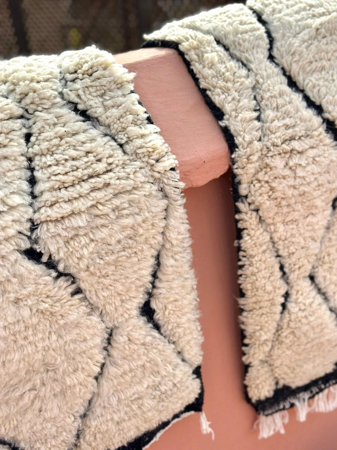 Minimalist Diamond Wool Accent Rug 95x55 cm