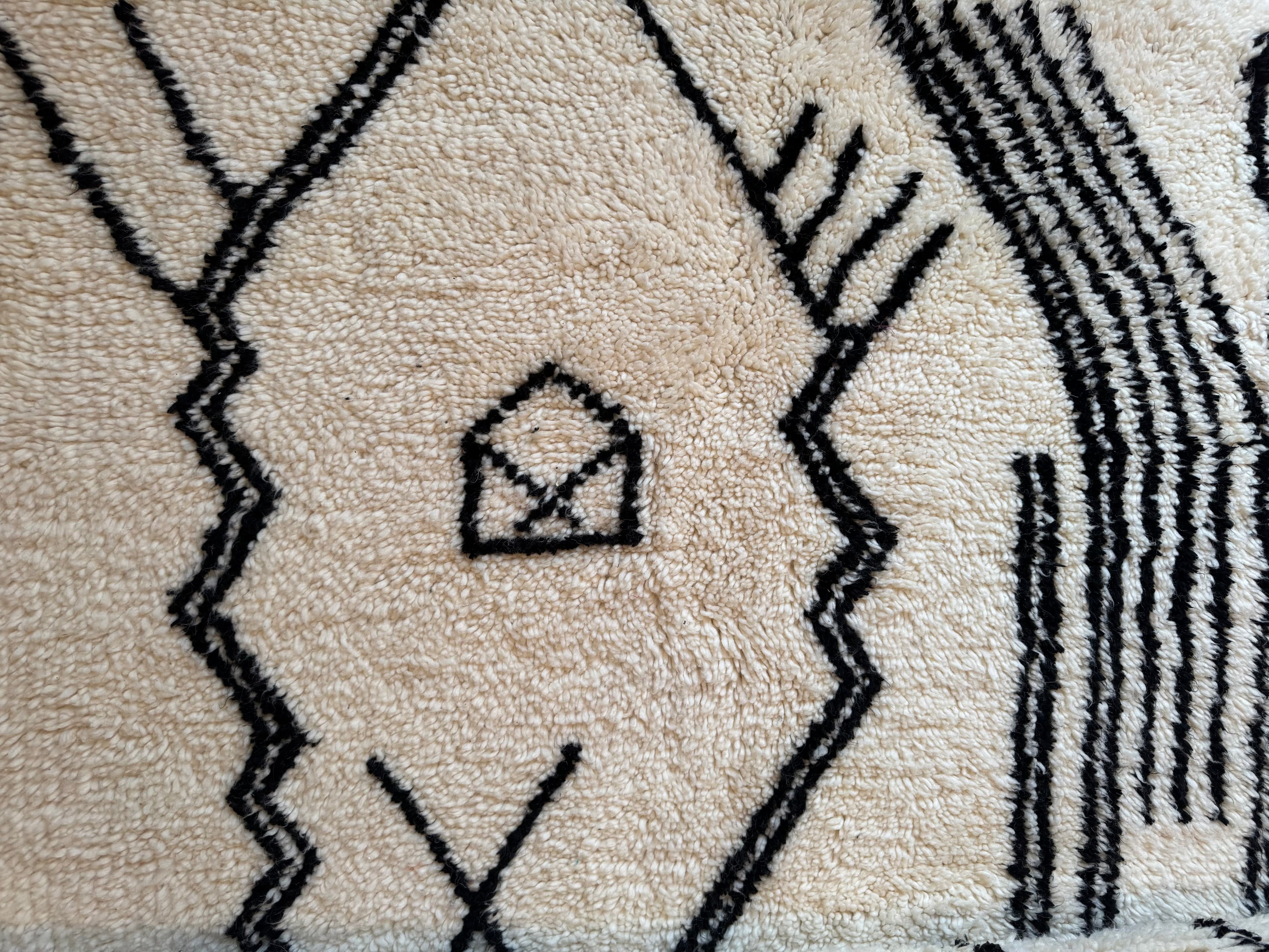 Tribal Symbols in Monochrome 250x150 cm