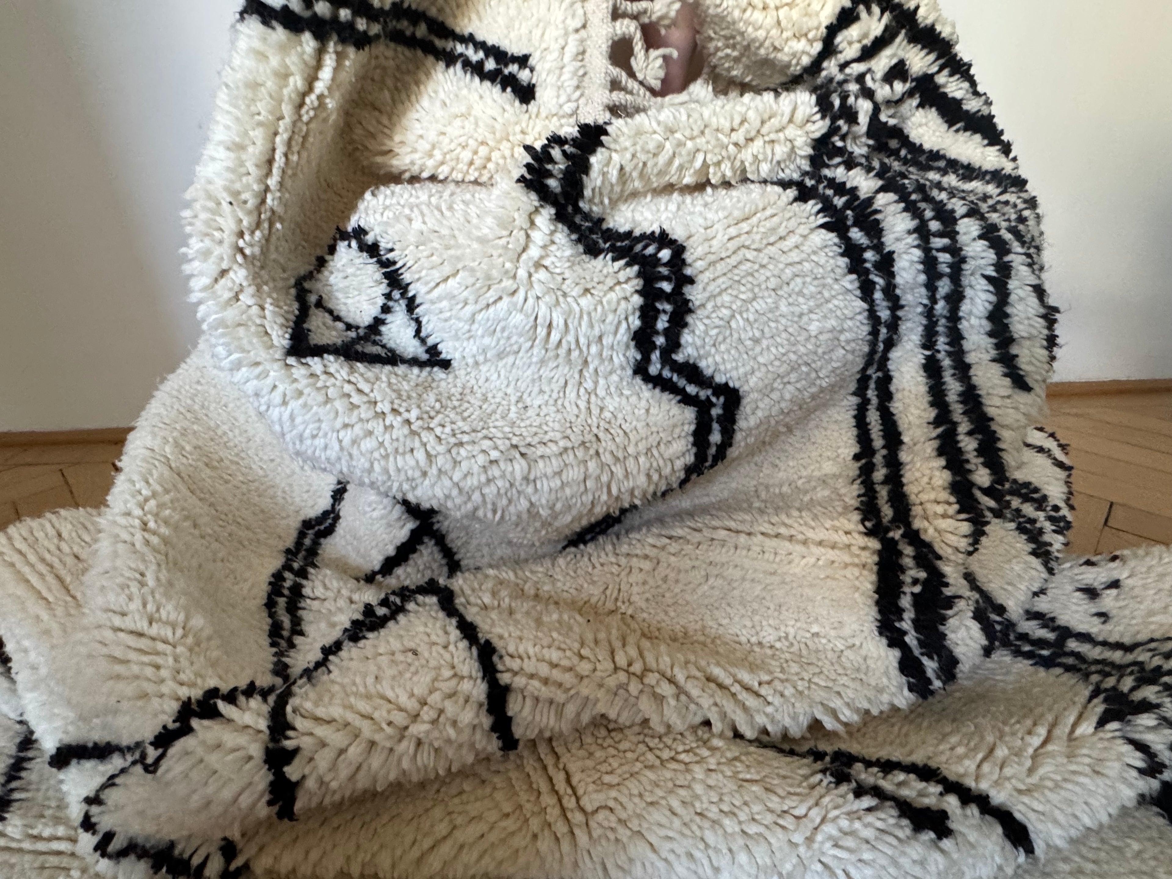 Tribal Symbols in Monochrome 250x150 cm