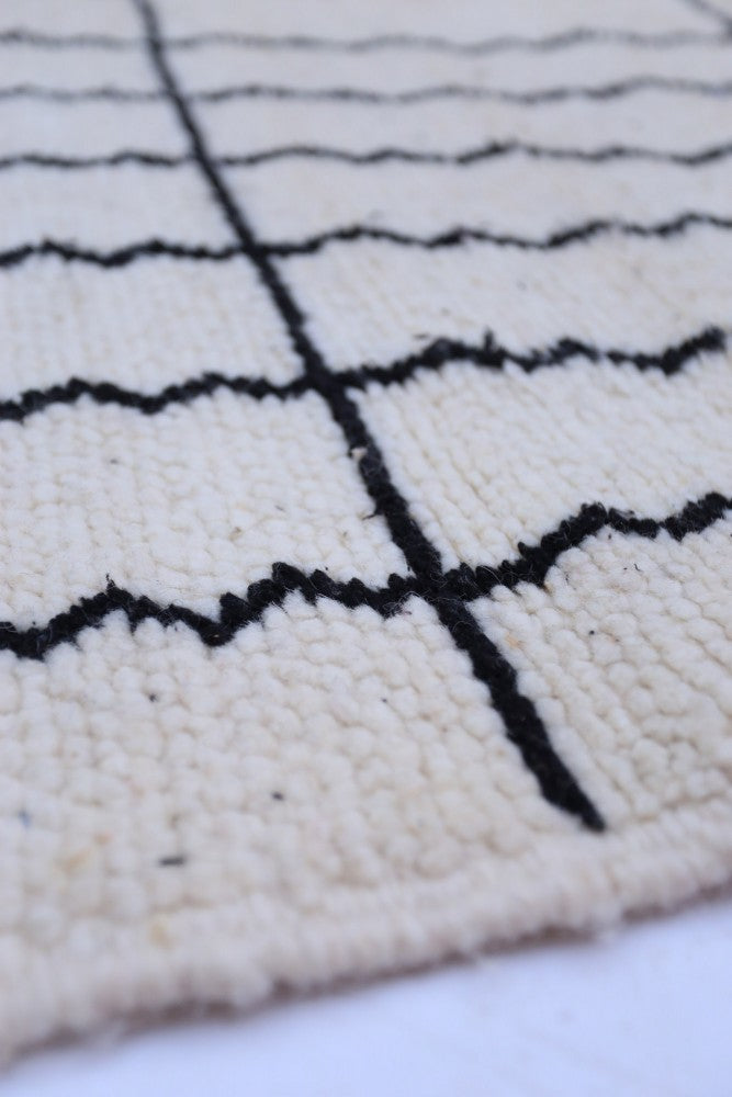 Beni Ourain Wool Rug – Geometric Elegance  242 x 158cm