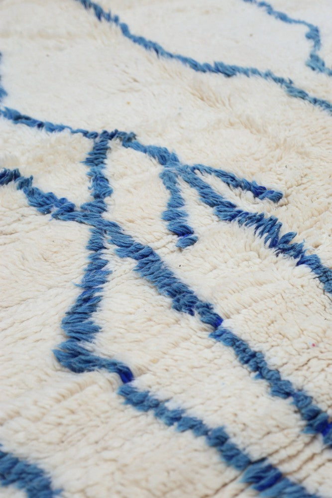 Handmade Moroccan Wool Rug with Blue Lines – Beni Ourain 246 x 160cm