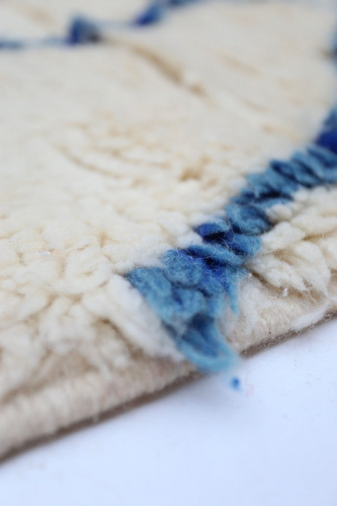Handmade Moroccan Wool Rug with Blue Lines – Beni Ourain 246 x 160cm