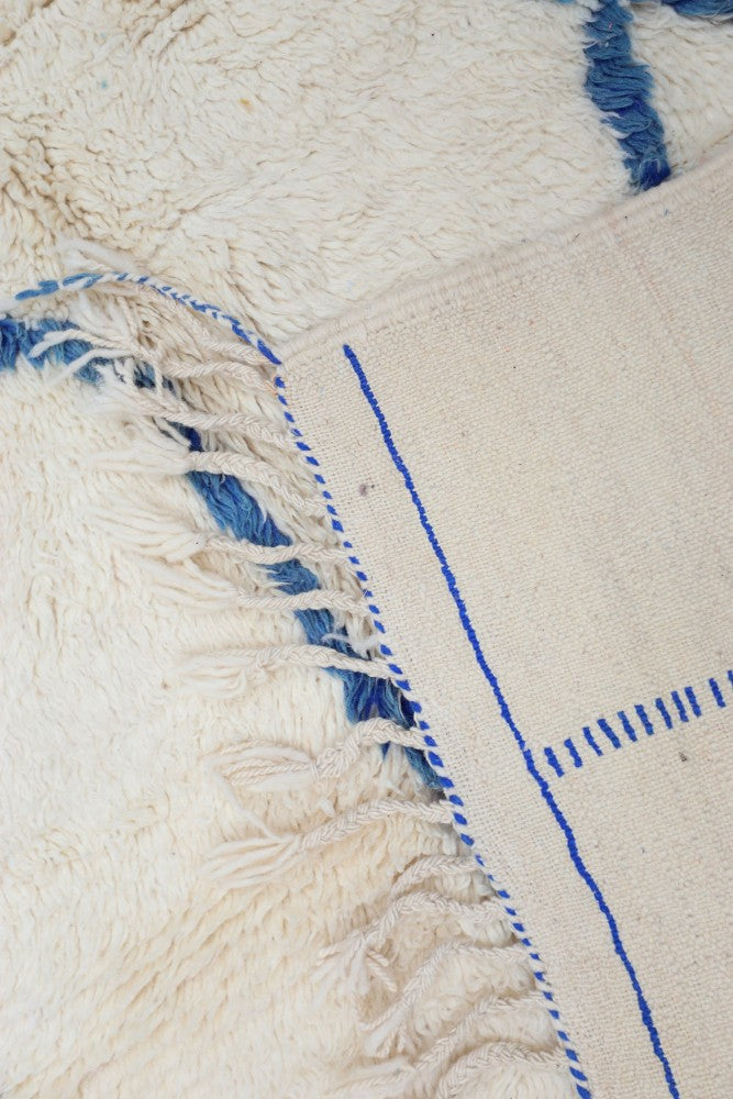 Handmade Moroccan Wool Rug with Blue Lines – Beni Ourain 246 x 160cm