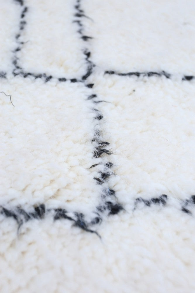 Minimalist Noir Lines 151 x 90cm