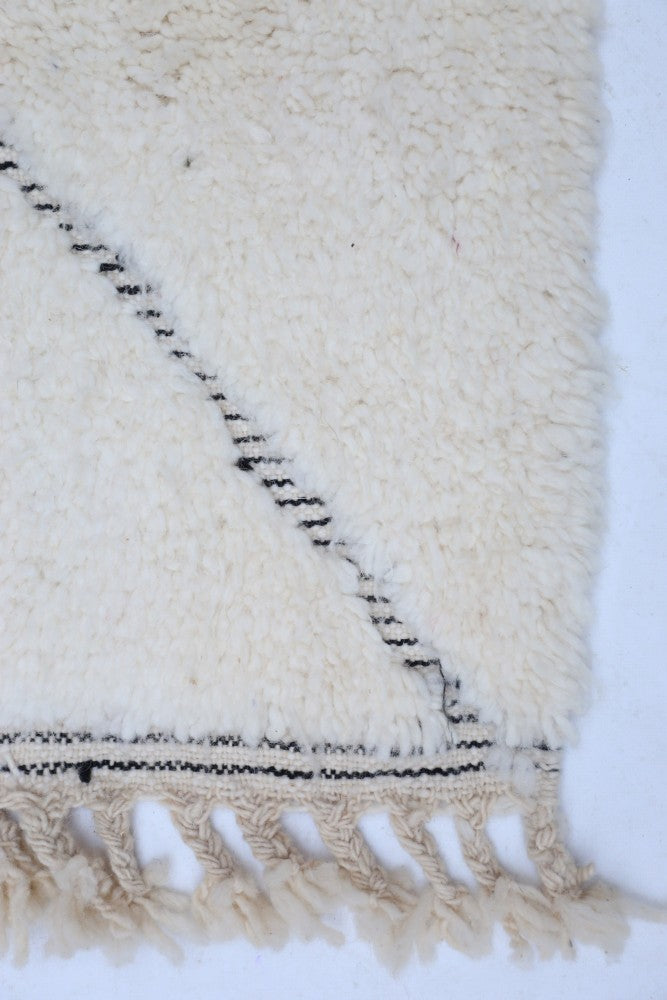 Minimalist Ivory Cloud 142x103cm