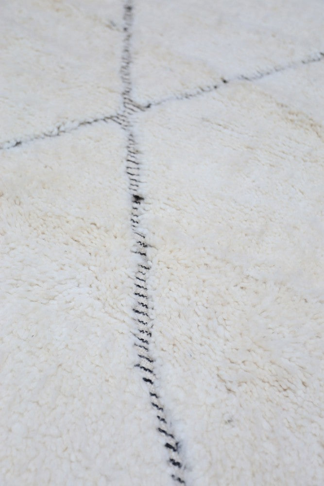 Minimalist Ivory Cloud 142x103cm