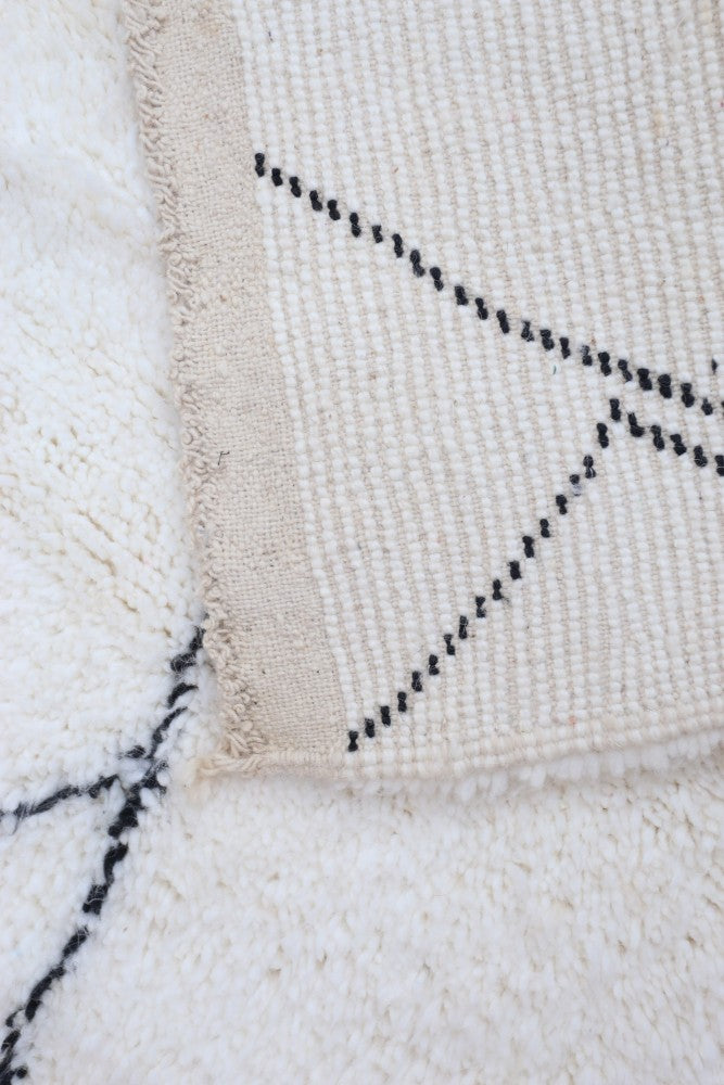 Minimalist Noir Lines 151 x 90cm