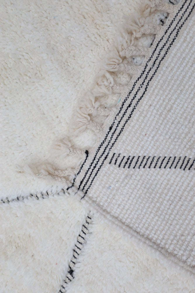 Minimalist Ivory Cloud 142x103cm