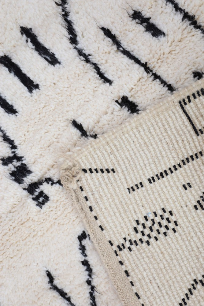 Tribal Hieroglyph 156 x 100cm