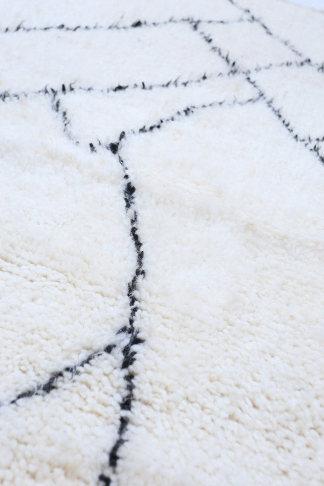 Minimalist Noir Lines 151 x 90cm