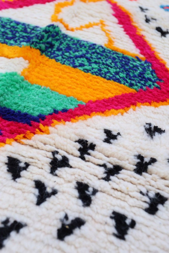 Azilal Joyful Collection – Festival Diamond Moroccan Wool Rug 243 x 154cm