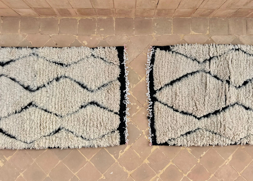 Minimalist Diamond Wool Accent Rug 95x55 cm