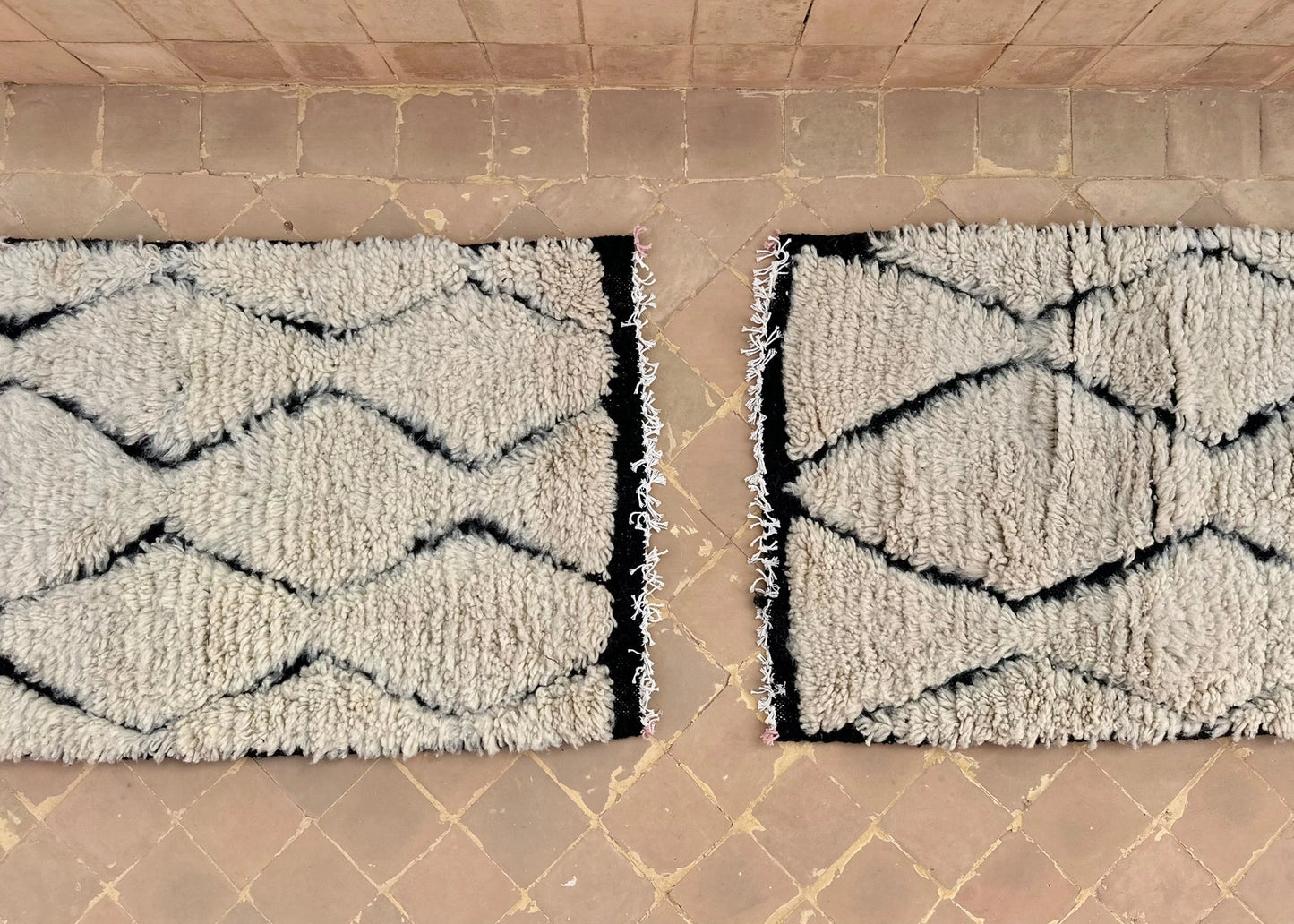 Minimalist Diamond Wool Accent Rug 95x55 cm